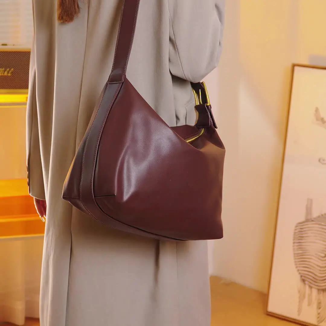 Classic Retro Shoulder Bag Premium Texture Soft Pu Leather Underarm Bag Fashionable Casual Handbag Large Capacity Commuting Bag
Classic Retro Shoulder Bag Premium Texture Soft Pu Leather Underarm Bag Fashionable Casual Handbag Large Capacity Commuting Bag