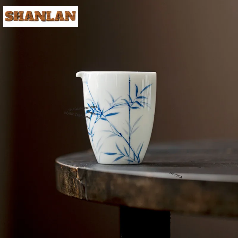 200ml Blue And White Hand-painted Bamboo Tea Pitcher Pour Tea Cha Hai Dispenser Justice Cup Fair Mug Chinese Tea Set Accessories
200ml Blue And White Hand-painted Bamboo Tea Pitcher Pour Tea Cha Hai Dispenser Justice Cup Fair Mug Chinese Tea Set Accessories