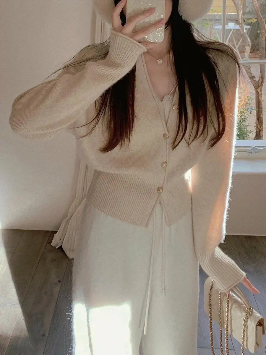 Sweet Style Holiday Bear Velvet Knitted Sweater V-Neck Open Cardigan Long Sleeve Women's Top Mid-Century Feel Small Cuff
Sweet Style Holiday Bear Velvet Knitted Sweater V-Neck Open Cardigan Long Sleeve Women's Top Mid-Century Feel Small Cuff