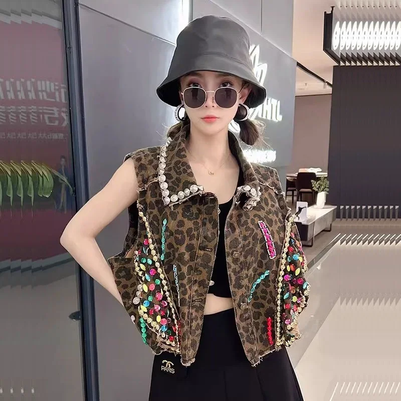 Fashion Rivet Beaded Diamond Short Denim Vest Coat Harajuku Vintage Leopard Print Loose Casual Lapel Sleeveless Jeans Waistcoat
Fashion Rivet Beaded Diamond Short Denim Vest Coat Harajuku Vintage Leopard Print Loose Casual Lapel Sleeveless Jeans Waistcoat