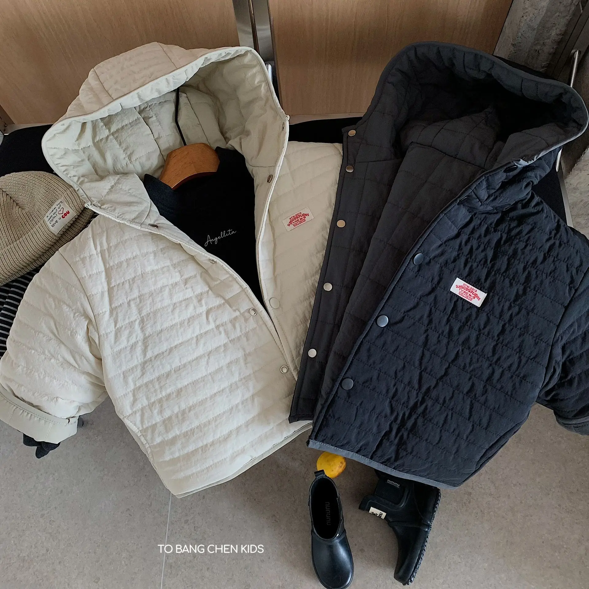 Парки для маленьких мальчиков, новая зимняя утепленная теплая детская куртка с капюшоном для маленьких мальчиков, двусторонняя однотонная верхняя одежда для маленьких мальчиков, пальто
Парки для маленьких мальчиков, новая зимняя утепленная теплая детская куртка с капюшоном для маленьких мальчиков, двусторонняя однотонная верхняя одежда для маленьких мальчиков, пальто