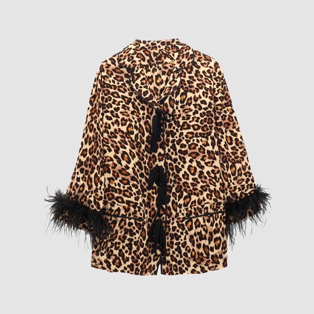 Элегантная женская блузка с леопардовым принтом и вставками из страусиных перьев, с завязками спереди, повседневная, в стиле Y2K, весна 2026, новинка
Элегантная женская блузка с леопардовым принтом и вставками из страусиных перьев, с завязками спереди, повседневная, в стиле Y2K, весна 2026, новинка
