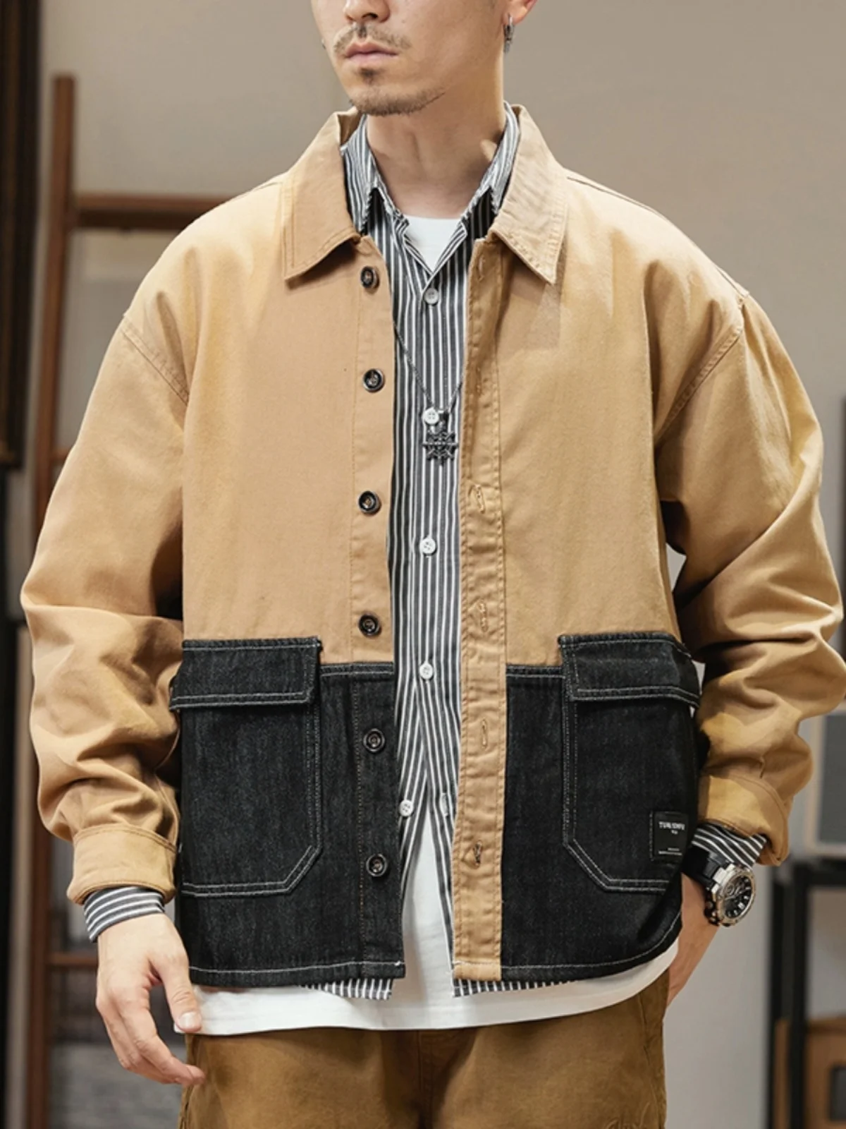 Loose Casual Patchwork Denim Jaet for Men Spring Autumn plus Size Versatile Workwear Long Sve Collared Outerwear
Loose Casual Patchwork Denim Jaet for Men Spring Autumn plus Size Versatile Workwear Long Sve Collared Outerwear