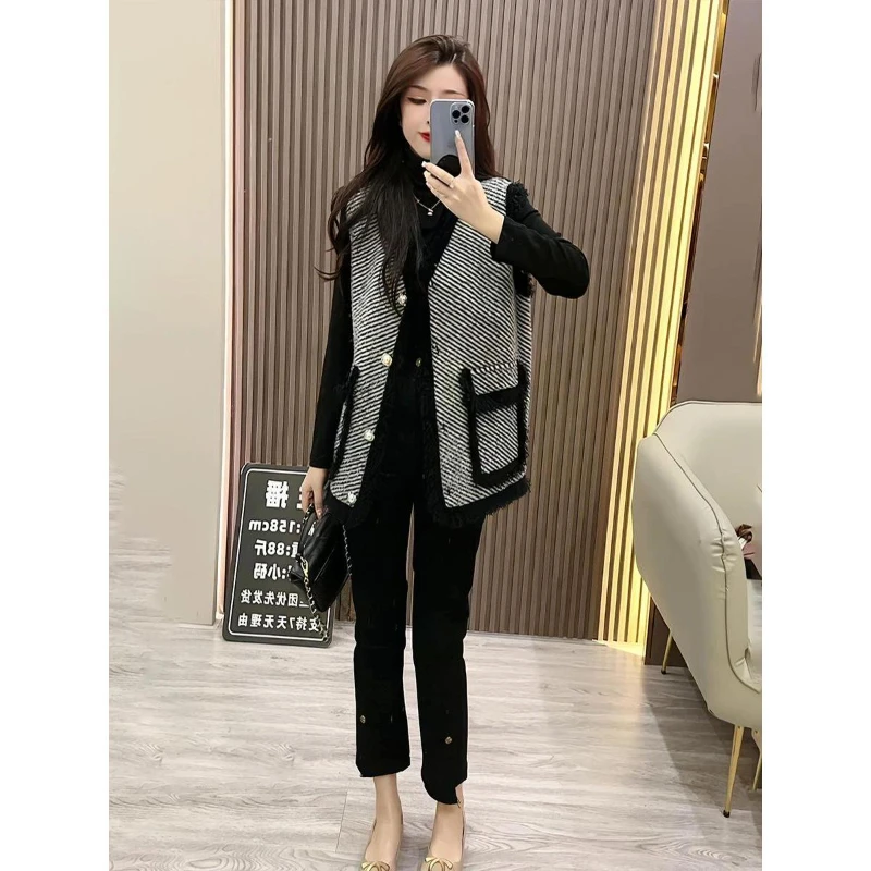 Women Stripe Vests Loose Vintage Thicken Warm Mid-length Waistcoat Female Casual Vests Outerwear Ladies V-neck Waistcoat G42
Women Stripe Vests Loose Vintage Thicken Warm Mid-length Waistcoat Female Casual Vests Outerwear Ladies V-neck Waistcoat G42