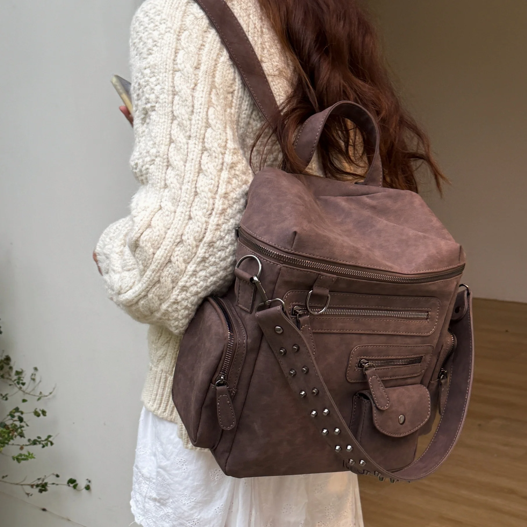 Винтажный рюкзак с заклепками, женские рюкзаки из искусственной кожи для девочек-подростков, школьные сумки, многофункциональная сумка на плечо для женской сумки
Винтажный рюкзак с заклепками, женские рюкзаки из искусственной кожи для девочек-подростков, школьные сумки, многофункциональная сумка на плечо для женской сумки