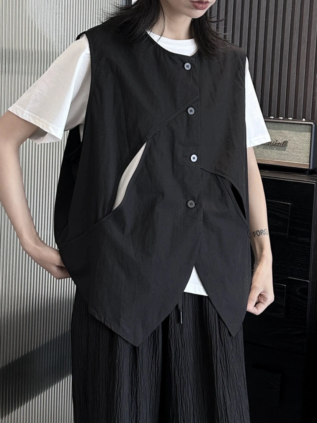 Loose Fit Irregular Design Thin Summer Vest Women's Fashion Sensation Casual Cotton Blend Button up Tank Top
Loose Fit Irregular Design Thin Summer Vest Women's Fashion Sensation Casual Cotton Blend Button up Tank Top