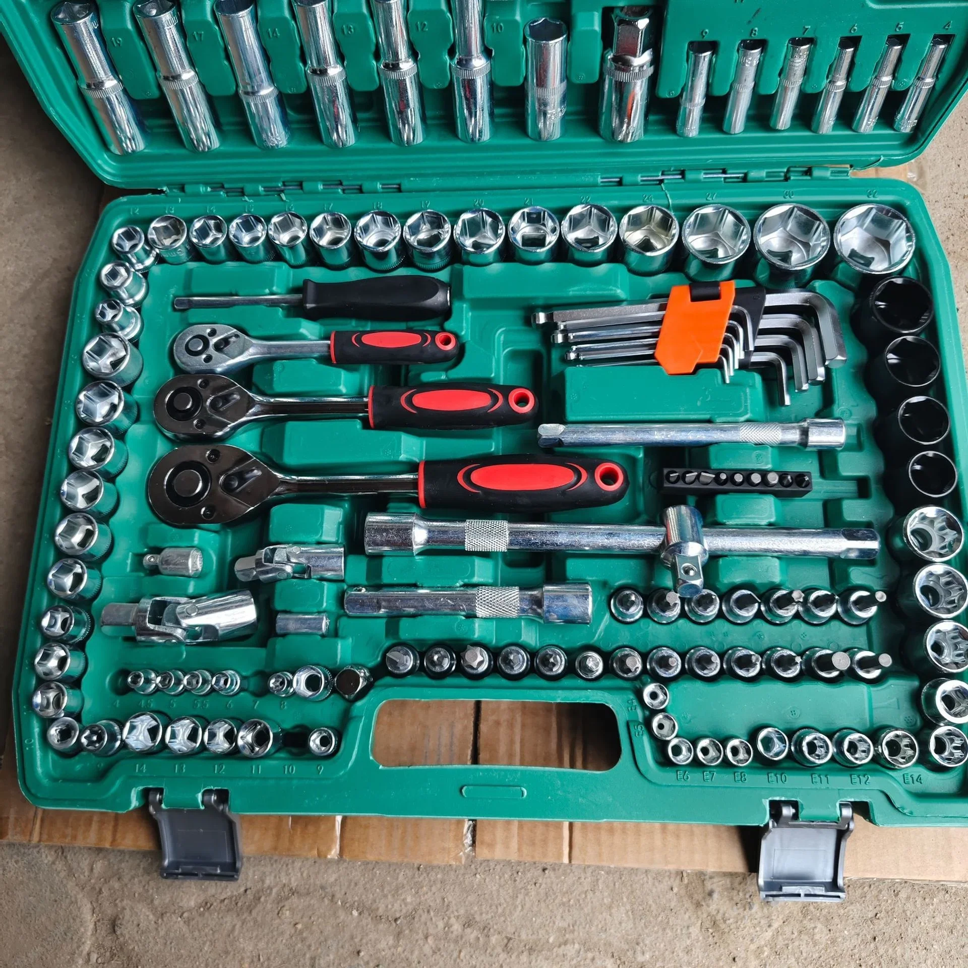 151-piece Socket Wrench Tool Set Universal Sleeve Ratchet Wrench for Car Machine Home Maintenance Combination Tools
151-piece Socket Wrench Tool Set Universal Sleeve Ratchet Wrench for Car Machine Home Maintenance Combination Tools