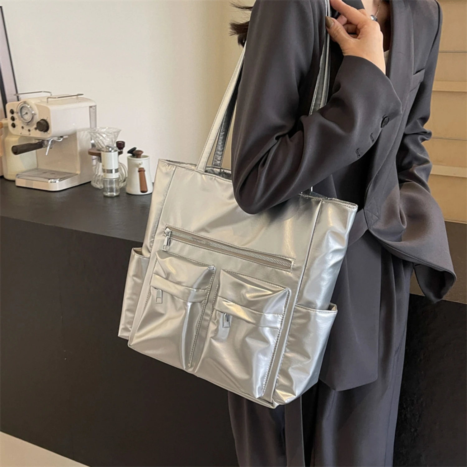 Large Capacity Tote Bag For Women, Fashionable Commuter Shoulder Bag, Versatile PU Handbag For School Work Shopping
Large Capacity Tote Bag For Women, Fashionable Commuter Shoulder Bag, Versatile PU Handbag For School Work Shopping