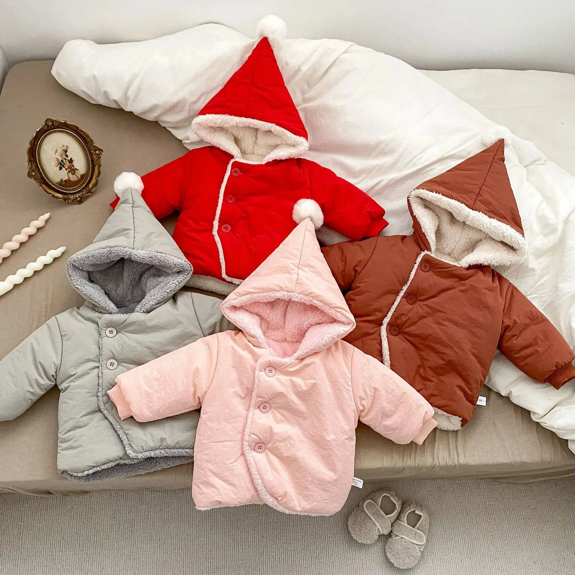 Parkas Winter Baby Cotton Hooded Plus Velvet Buttons Solid Thickened Warm Infant Coat Toddler Girls Jacket
Parkas Winter Baby Cotton Hooded Plus Velvet Buttons Solid Thickened Warm Infant Coat Toddler Girls Jacket