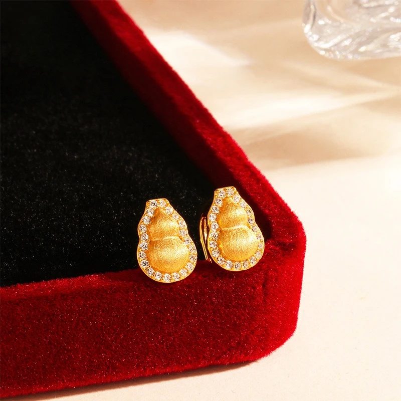 925 Silver Hand Drawn Gold Gourd Inlaid with Zircon for Women's Earrings, Selected As A Simple Accessory Gift
925 Silver Hand Drawn Gold Gourd Inlaid with Zircon for Women's Earrings, Selected As A Simple Accessory Gift
