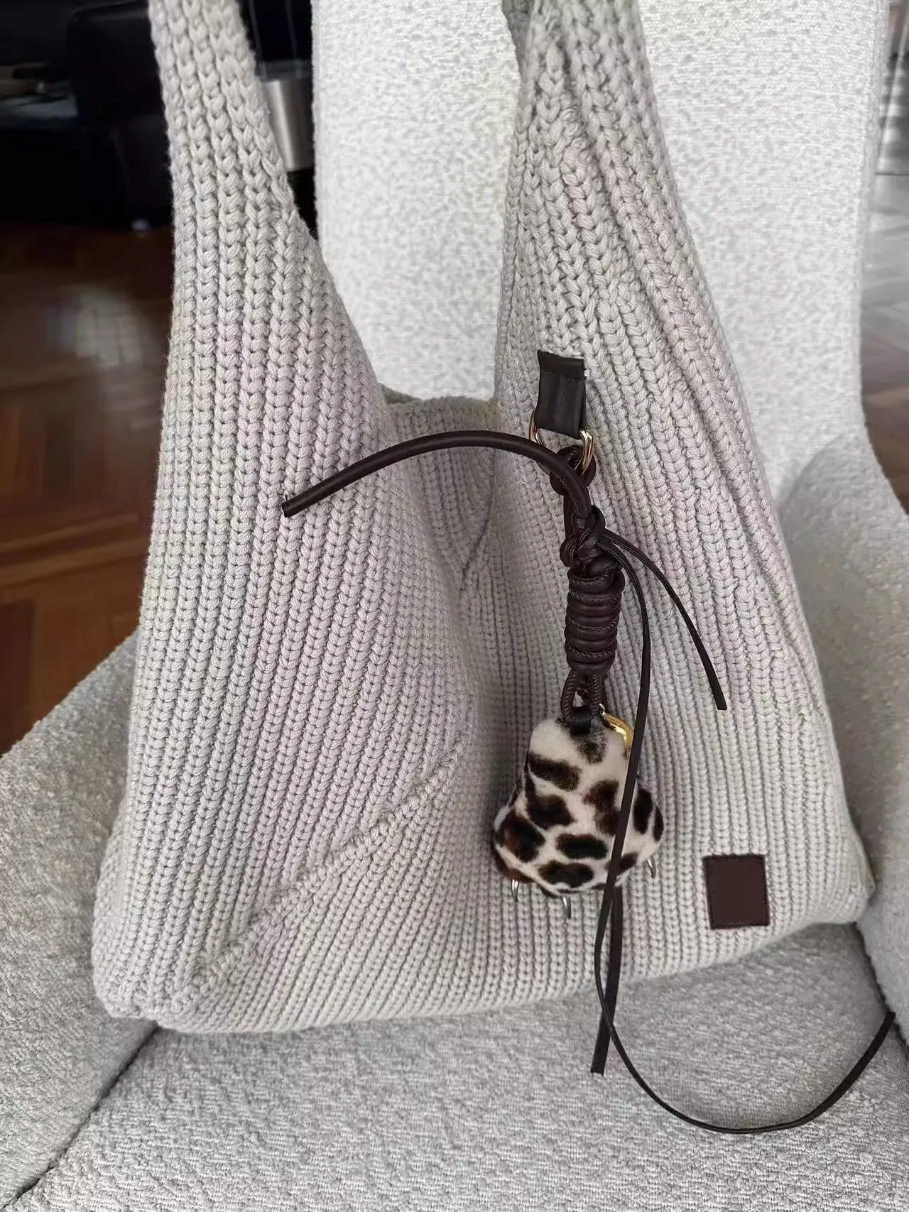 FIRMRANCH Lazy Style Soft Wool Knitted Design Large Capacity Women's Shoulder Underarm Bag Cute Leopard Claw Pendant Pouch Tote
FIRMRANCH Lazy Style Soft Wool Knitted Design Large Capacity Women's Shoulder Underarm Bag Cute Leopard Claw Pendant Pouch Tote