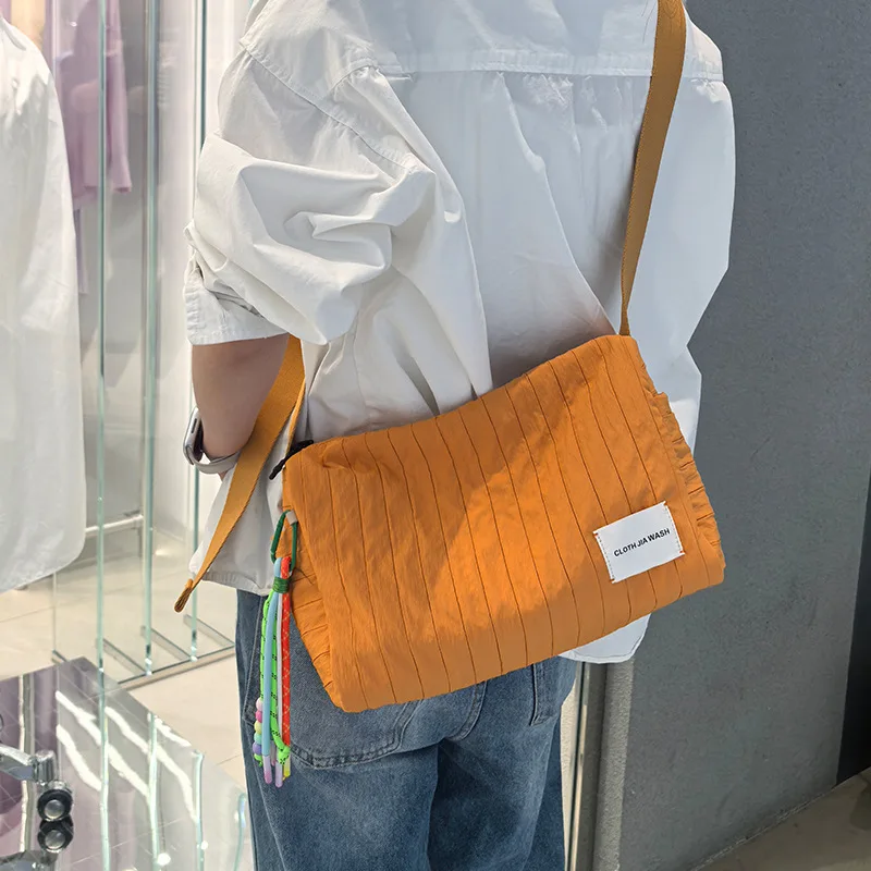 2025 New Solid color Crossbody Bag For Women Large Capacity Tote Bag Pillow Casual Daily Commuting Shoulder Bag for girl
2025 New Solid color Crossbody Bag For Women Large Capacity Tote Bag Pillow Casual Daily Commuting Shoulder Bag for girl