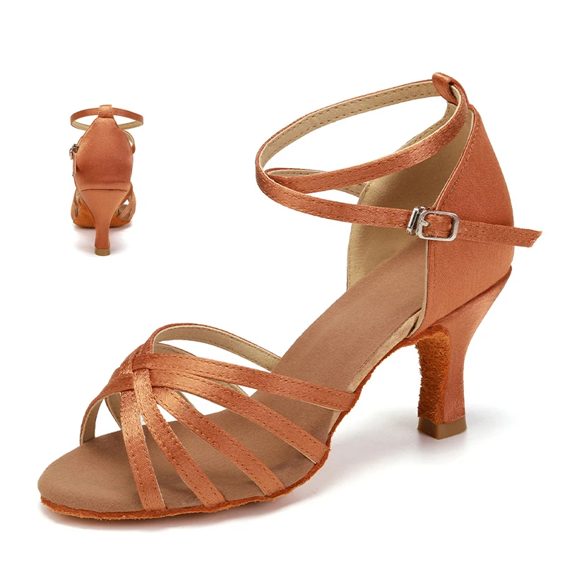 Обувь для латинских танцев для взрослых, женская профессиональная танцевальная обувь, детская танцевальная обувь на мягкой подошве, танцевальная обувь национального стандарта
Обувь для латинских танцев для взрослых, женская профессиональная танцевальная обувь, детская танцевальная обувь на мягкой подошве, танцевальная обувь национального стандарта