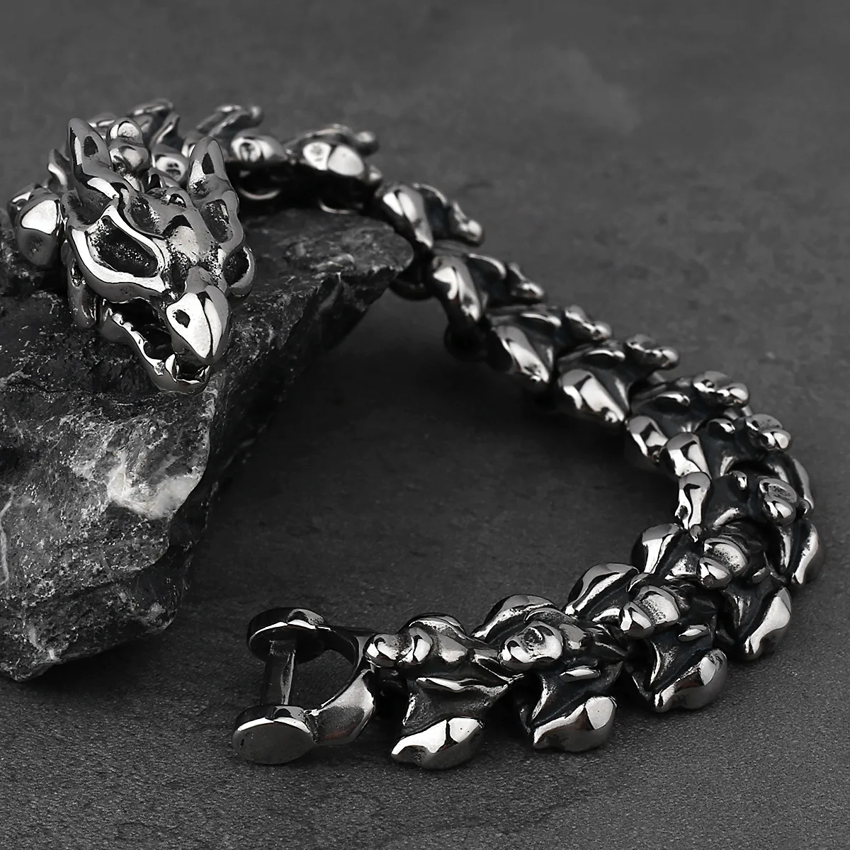 Men's Stainless Steel Dragon Link Bracelet Retro Punk Dragon Head Chain Bracelet Hip Hop Biker Jewelry Gift for Him
Men's Stainless Steel Dragon Link Bracelet Retro Punk Dragon Head Chain Bracelet Hip Hop Biker Jewelry Gift for Him
