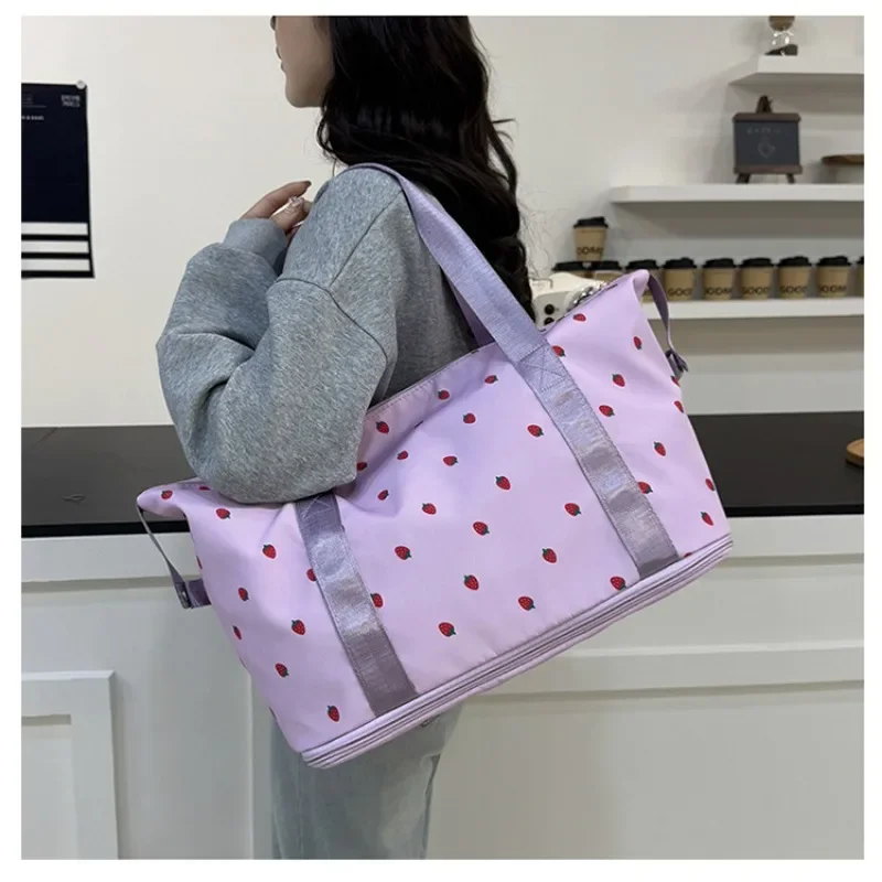 2025 New Strawberry Small Fresh Large Capacity Telescopic Expansion Travel Bag Swimming Sports Gym Bag Student Storage Bag
2025 New Strawberry Small Fresh Large Capacity Telescopic Expansion Travel Bag Swimming Sports Gym Bag Student Storage Bag