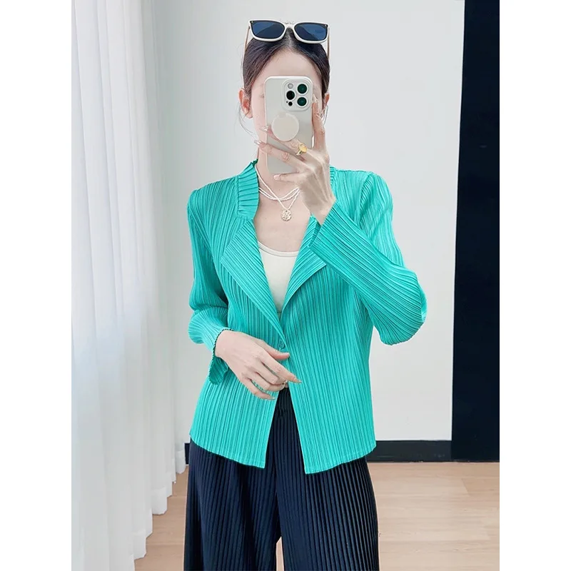 Miyake 2025 Summer Fashion Casual Loose Hundred Short Jacket A Word Buckle Solid Colour Long Sleeve Slim Pleated Cardigan Tops
Miyake 2025 Summer Fashion Casual Loose Hundred Short Jacket A Word Buckle Solid Colour Long Sleeve Slim Pleated Cardigan Tops