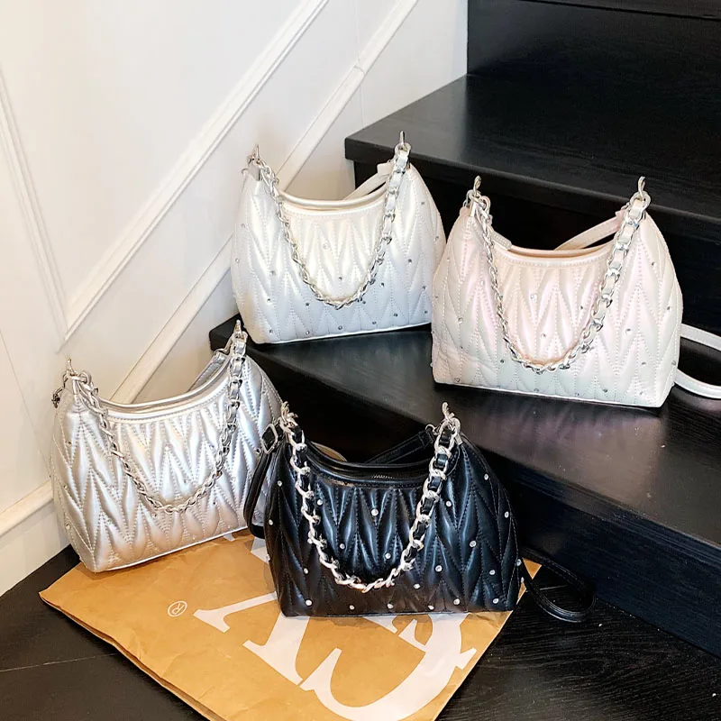 Designer Quilted Shoulder Bag Silver Luxury Handbag Women's Underarm Purse Puffy Bag Femme Small Pu Leather Bucket Crossbody Bag
Designer Quilted Shoulder Bag Silver Luxury Handbag Women's Underarm Purse Puffy Bag Femme Small Pu Leather Bucket Crossbody Bag