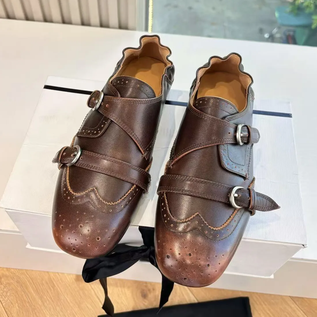 Retro leather one foot commuting low heel flat sole single shoes for women, British leather shoes, versatile Le Fu shoes, trendy
Retro leather one foot commuting low heel flat sole single shoes for women, British leather shoes, versatile Le Fu shoes, trendy