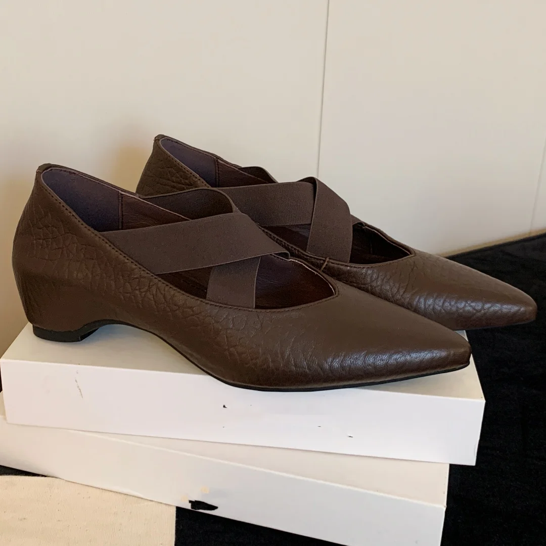 Женские туфли-лодочки без шнуровки из овчины с острым носком и эластичной лентой на танкетке 5 см, элегантные женские повседневные тонкие модельные туфли на среднем каблуке
Женские туфли-лодочки без шнуровки из овчины с острым носком и эластичной лентой на танкетке 5 см, элегантные женские повседневные тонкие модельные туфли на среднем каблуке