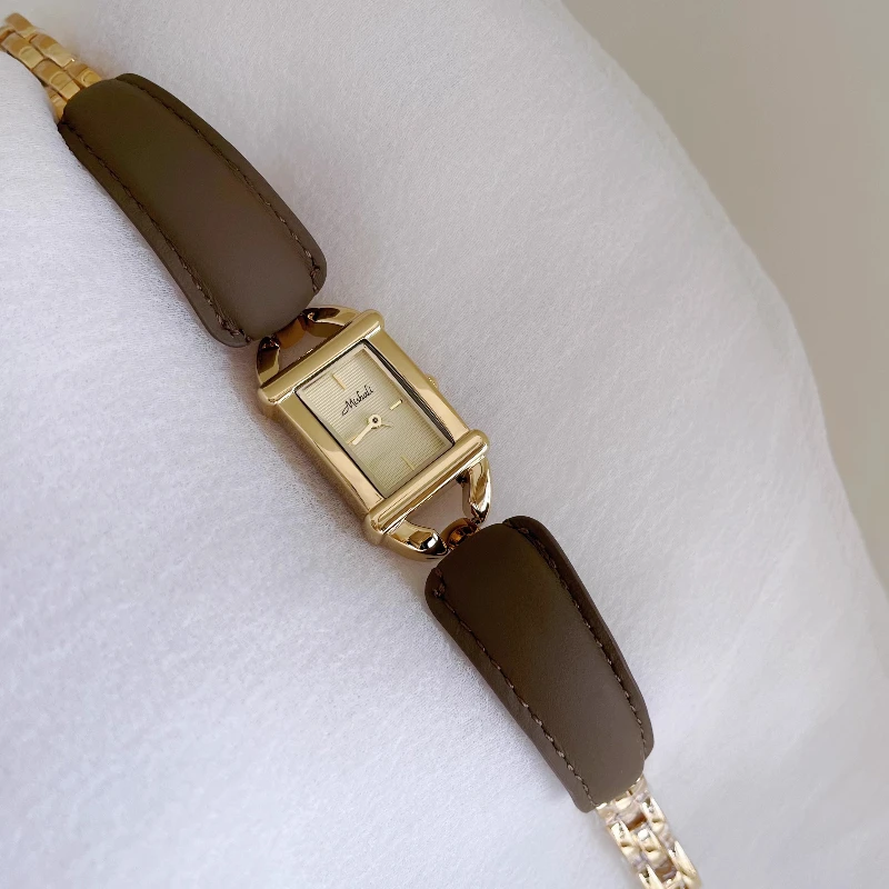 Classic Trend Ladies Watch Elegant and Simple Student 2025 Waterproof Quartz Watch Birthday Gift
Classic Trend Ladies Watch Elegant and Simple Student 2025 Waterproof Quartz Watch Birthday Gift