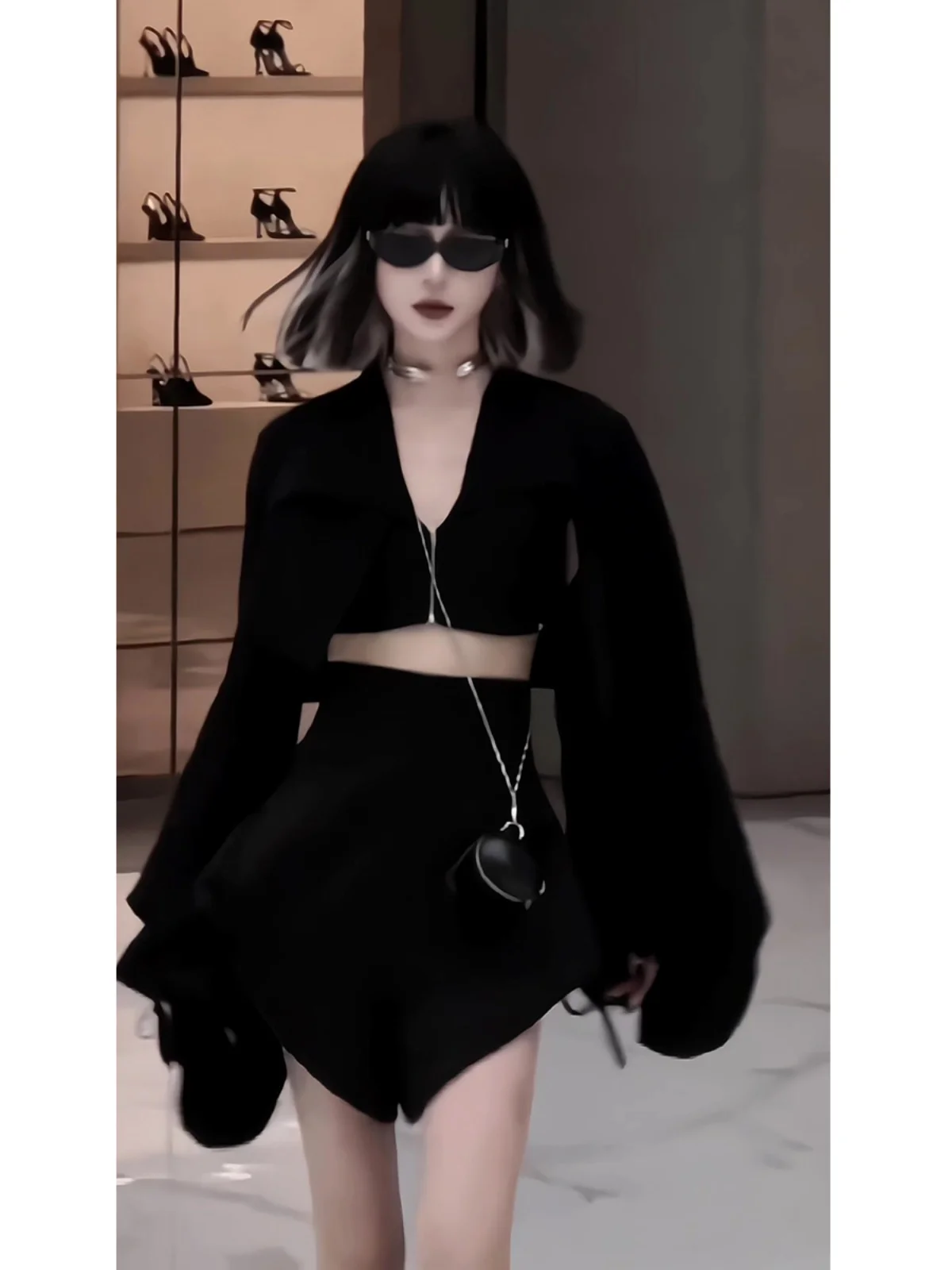 Cool Trendy Black Zipper High Waist Women's Three-Piece Set Summer New Style Short Top Shorts Fashion Ensemble Polyester
Cool Trendy Black Zipper High Waist Women's Three-Piece Set Summer New Style Short Top Shorts Fashion Ensemble Polyester