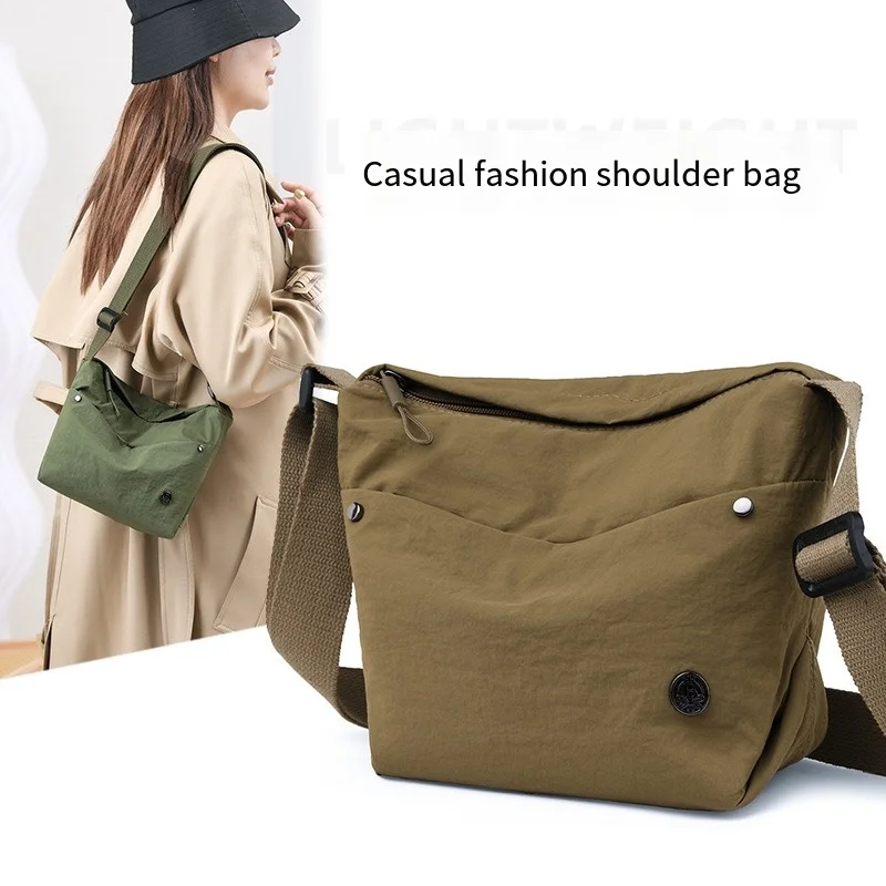 1 Piece of New Women's Bags, High-End Lightweight Shoulder Bags, Versatile Cross-Body Bags for Casual Work Clothing, Water-Repellent Nylon Bags
1 Piece of New Women's Bags, High-End Lightweight Shoulder Bags, Versatile Cross-Body Bags for Casual Work Clothing, Water-Repellent Nylon Bags