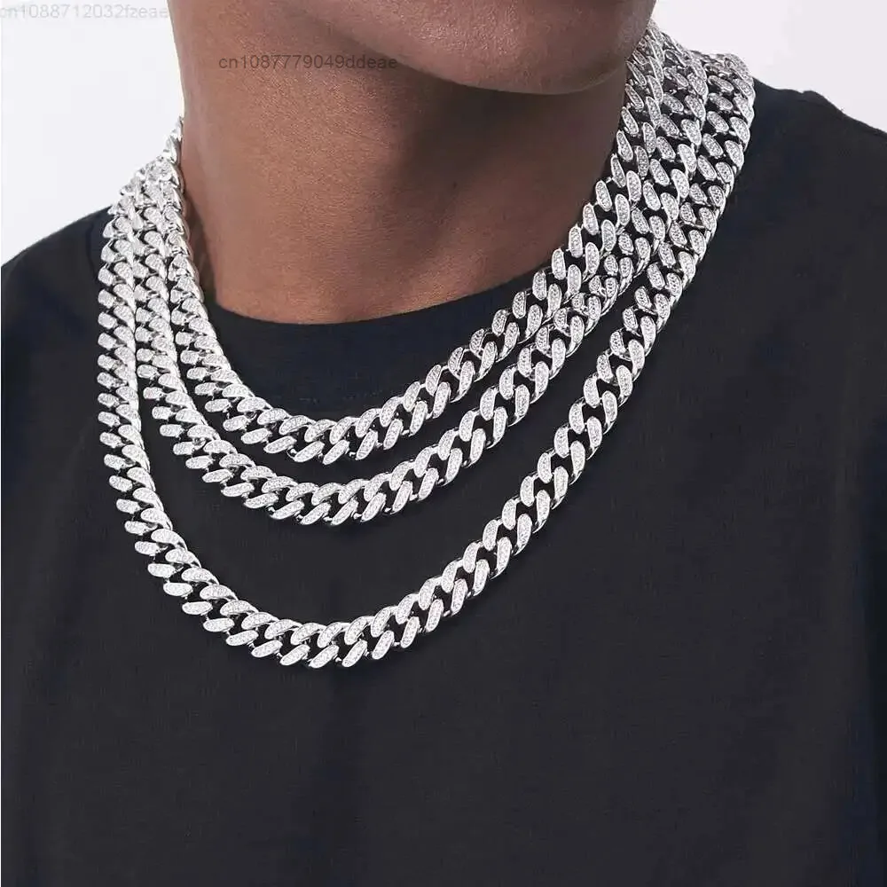 Модные ювелирные изделия Iced Out муассанит с бриллиантами кубинское звено стерлингового серебра 925 пробы хип-хоп кубинская цепочка ожерелье для мужчин на заказ
Модные ювелирные изделия Iced Out муассанит с бриллиантами кубинское звено стерлингового серебра 925 пробы хип-хоп кубинская цепочка ожерелье для мужчин на заказ