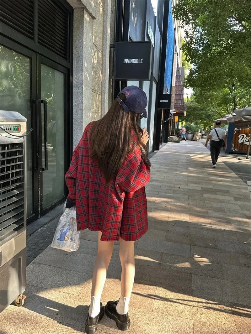 Женское повседневное длинное пальто Sve Jaet свободного кроя с отложным воротником, двустороннее пальто в клетку, уличное хлопковое пальто
Женское повседневное длинное пальто Sve Jaet свободного кроя с отложным воротником, двустороннее пальто в клетку, уличное хлопковое пальто