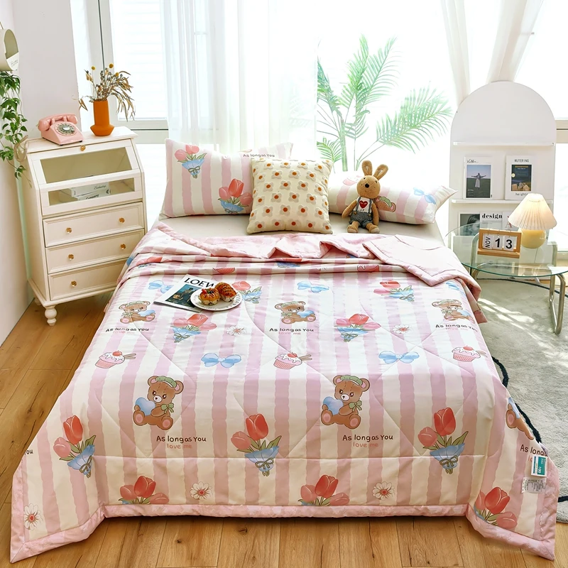 Cartoon Bear Style Summer Quilt Cotton Fabric Quilt Soft Comfortable Skin Friendly Comforter for Boys Girls Machine Washable
Cartoon Bear Style Summer Quilt Cotton Fabric Quilt Soft Comfortable Skin Friendly Comforter for Boys Girls Machine Washable