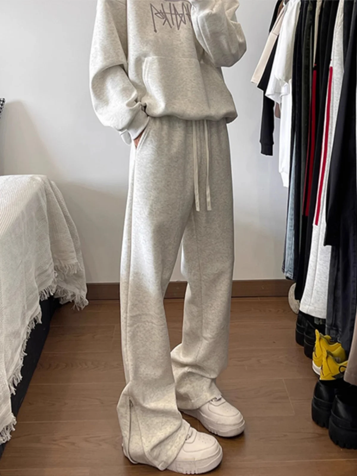 ay Side Zipper Loose Fit Men's Sweatpants Spring Autumn Sle Casual Heavyweight American Retro Sport Leisure Trousers
ay Side Zipper Loose Fit Men's Sweatpants Spring Autumn Sle Casual Heavyweight American Retro Sport Leisure Trousers