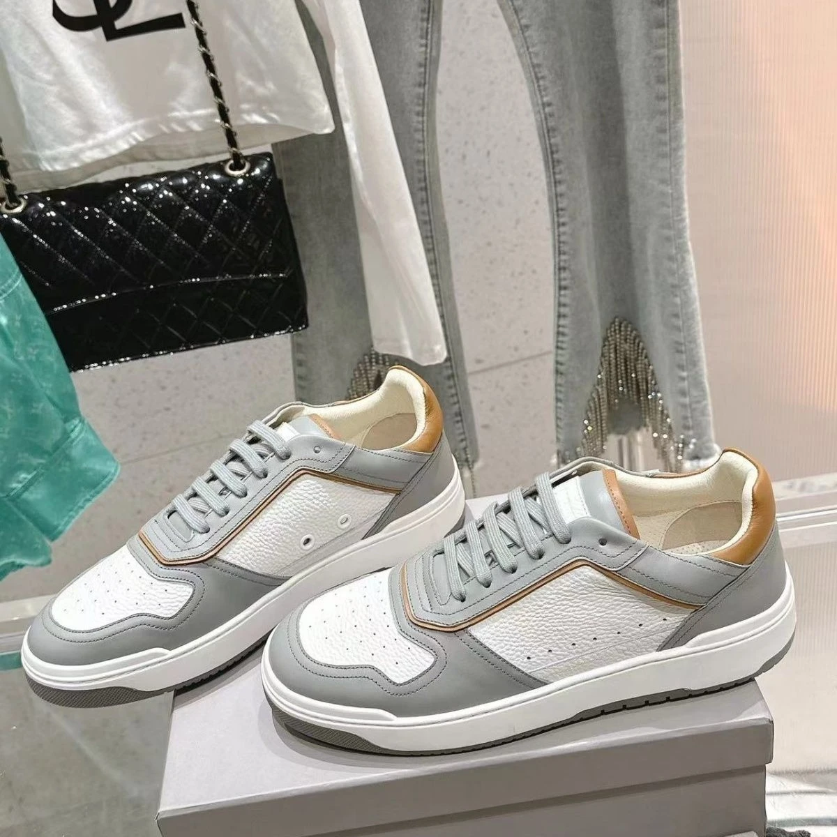 2026 New Spring Summer Men's Lace-up Sneakers Color Blocking Patchwork Casual Board Shoes Breathable Vintage Sport Shoes
2026 New Spring Summer Men's Lace-up Sneakers Color Blocking Patchwork Casual Board Shoes Breathable Vintage Sport Shoes