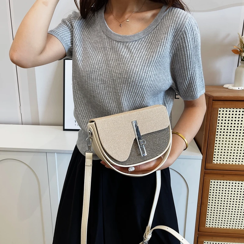 Luxury Crossbody Bag For Everyday Use With Large Capacity And Elegant Paris Fashion Letter Logo
Luxury Crossbody Bag For Everyday Use With Large Capacity And Elegant Paris Fashion Letter Logo