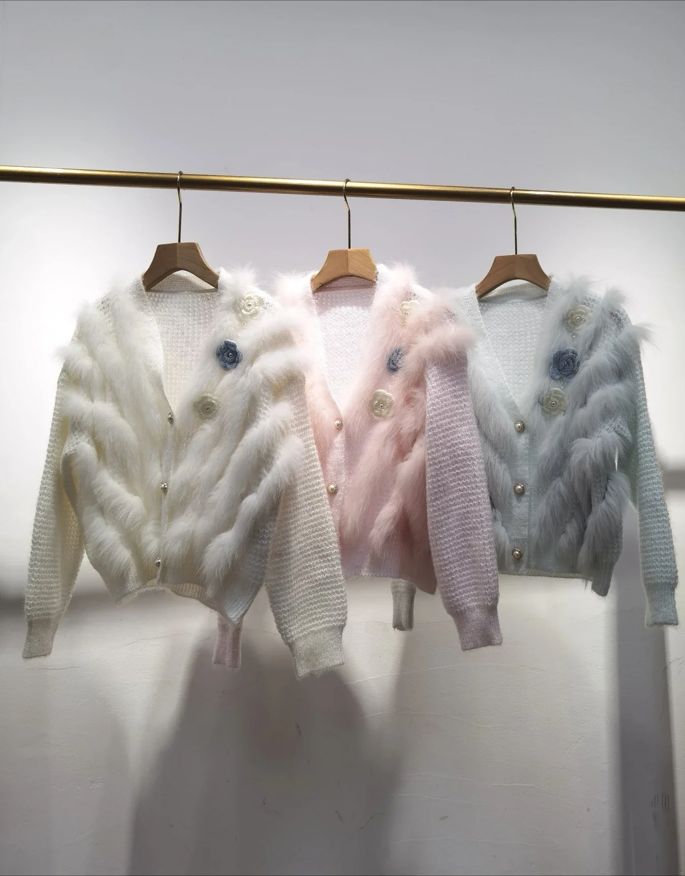 2024 Women Spring Autumn Lady's Fashion Cardigan With Natural Real Fox Fur Knitted Oversize Coat Fox Fur Decoration Sweater
2024 Women Spring Autumn Lady's Fashion Cardigan With Natural Real Fox Fur Knitted Oversize Coat Fox Fur Decoration Sweater