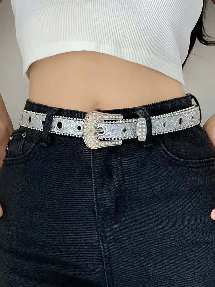 A new rhinestone decorated jeans with ladies' pink with wild high-grade American trend black belt.
A new rhinestone decorated jeans with ladies' pink with wild high-grade American trend black belt.