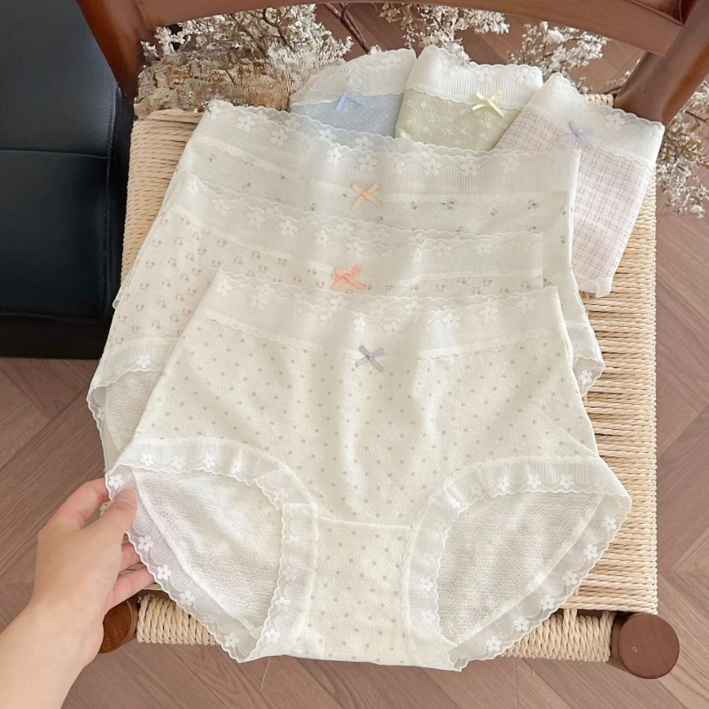 Floral Embroidery Women's Underwear 10A Antibacterial Mulberry Silk Crotch Breathable Fresh Comfortable Triangle Lace Pantie
Floral Embroidery Women's Underwear 10A Antibacterial Mulberry Silk Crotch Breathable Fresh Comfortable Triangle Lace Pantie