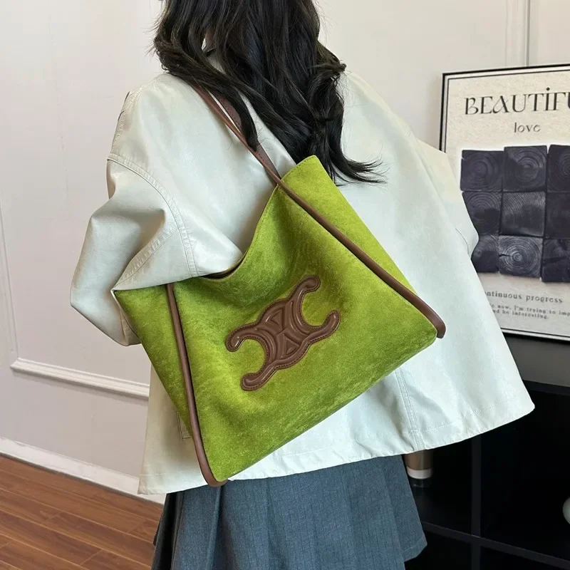 High-End Women's Messenger Bag Made of Turquoise-Patterned Leather Boasting Paris High-End Commuter Daily Look
High-End Women's Messenger Bag Made of Turquoise-Patterned Leather Boasting Paris High-End Commuter Daily Look