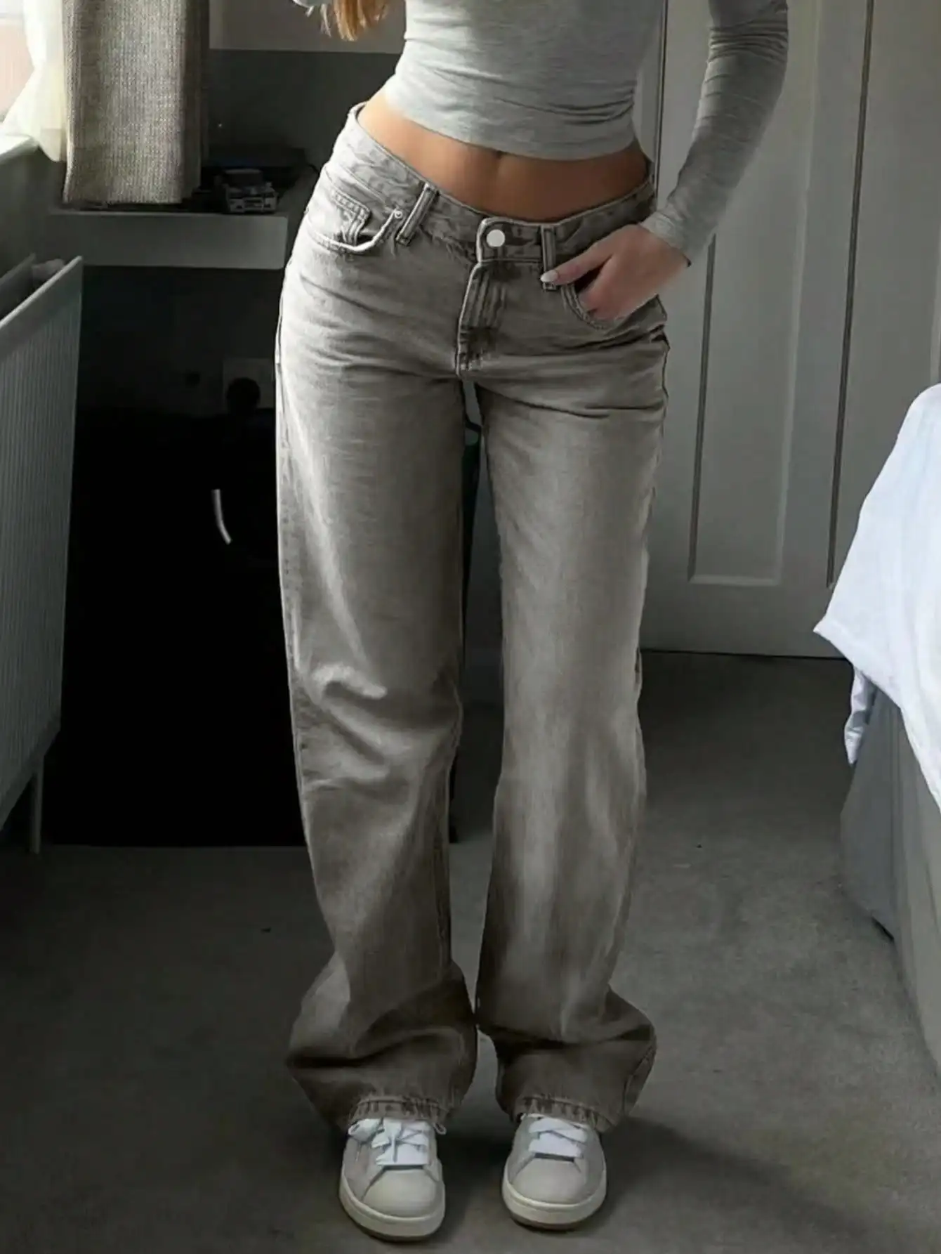 Женские джинсы с низкой посадкой, прямые, из выстиранного денима, свободного кроя для повседневной носки и поездок на работу
Женские джинсы с низкой посадкой, прямые, из выстиранного денима, свободного кроя для повседневной носки и поездок на работу