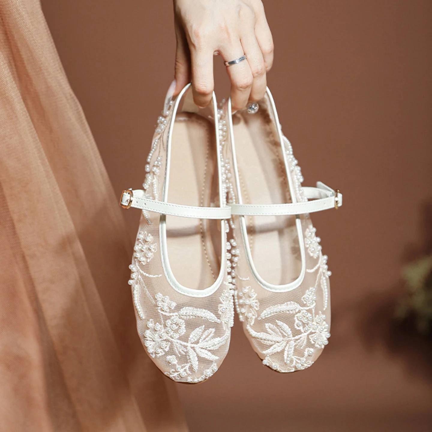 Mesh Embroidery String Bead Design Women Ballet Flats Fashion Buckle Breathable Mary Jane Shoe Comfort Low Heel Soft Flat Sandal
Mesh Embroidery String Bead Design Women Ballet Flats Fashion Buckle Breathable Mary Jane Shoe Comfort Low Heel Soft Flat Sandal