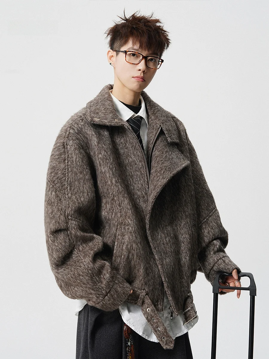 Korean Sle Thiened Notch Collar Woolen Coat Men's Winter ort Loose Casual Top High Quali Vintage American Feeling Jaet
Korean Sle Thiened Notch Collar Woolen Coat Men's Winter ort Loose Casual Top High Quali Vintage American Feeling Jaet