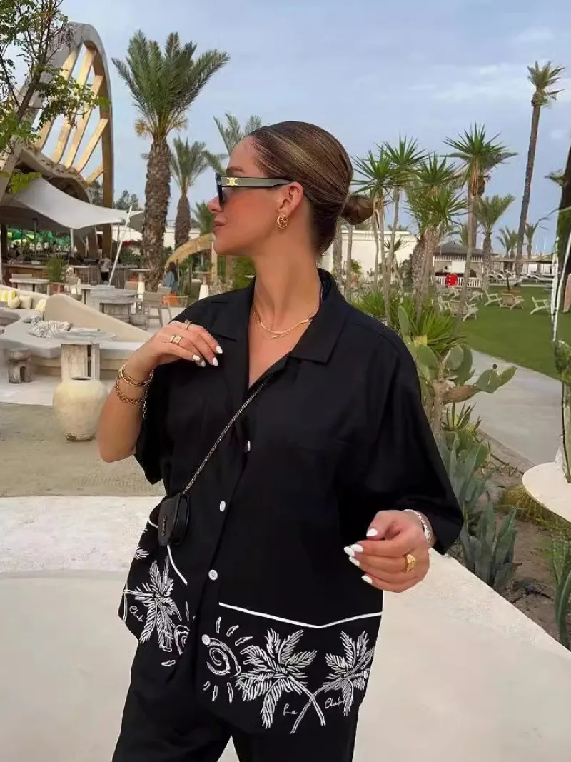 2024 Summer New Women Casual Lapel Short Sleeve Embroidered Shirt Tops Elastic High Waist Straight Pants Women Two Piece Sets
2024 Summer New Women Casual Lapel Short Sleeve Embroidered Shirt Tops Elastic High Waist Straight Pants Women Two Piece Sets