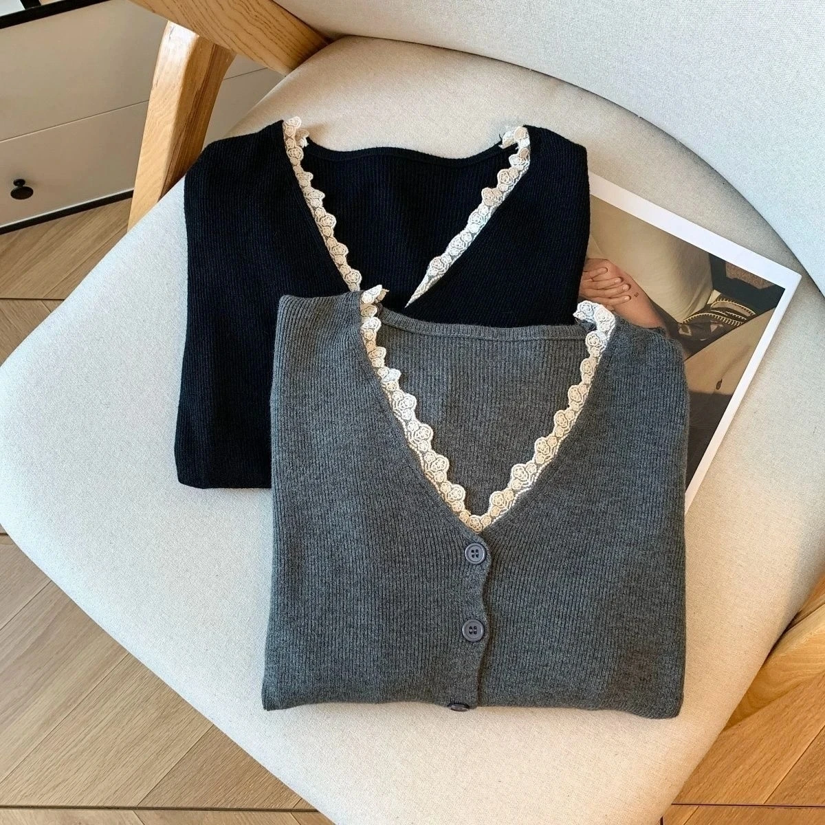 Ele Lace Splice V-Ne Women's Open Cardigan Winter New Design Slim Fit Inner Sweater Versatile High End Commute Sle
Ele Lace Splice V-Ne Women's Open Cardigan Winter New Design Slim Fit Inner Sweater Versatile High End Commute Sle