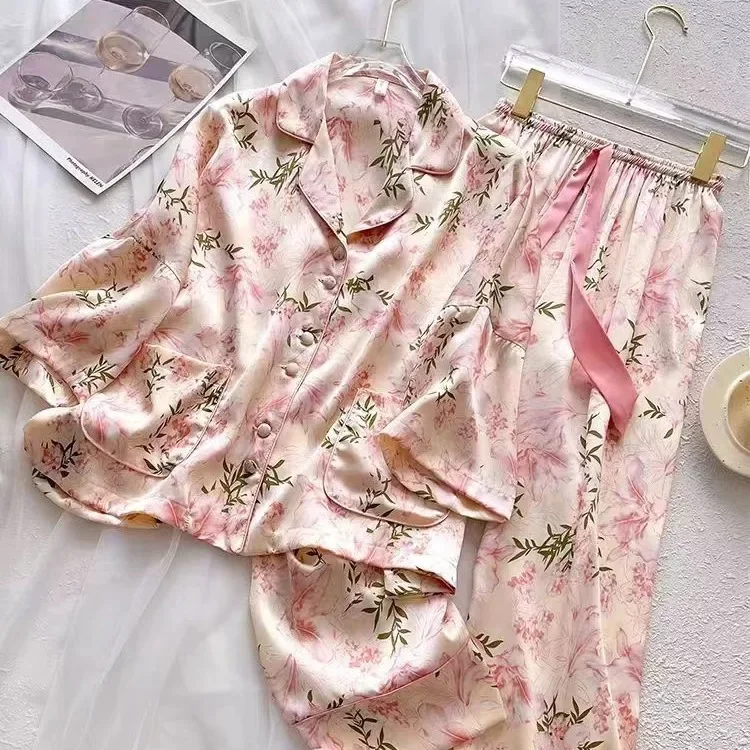 Ice Silk Pink Print Sexy Sleepwear Women Pajamas Set Short Sleeved Pants 2 Pieces Suit Summer Home Clothing Loungewear Women
Ice Silk Pink Print Sexy Sleepwear Women Pajamas Set Short Sleeved Pants 2 Pieces Suit Summer Home Clothing Loungewear Women