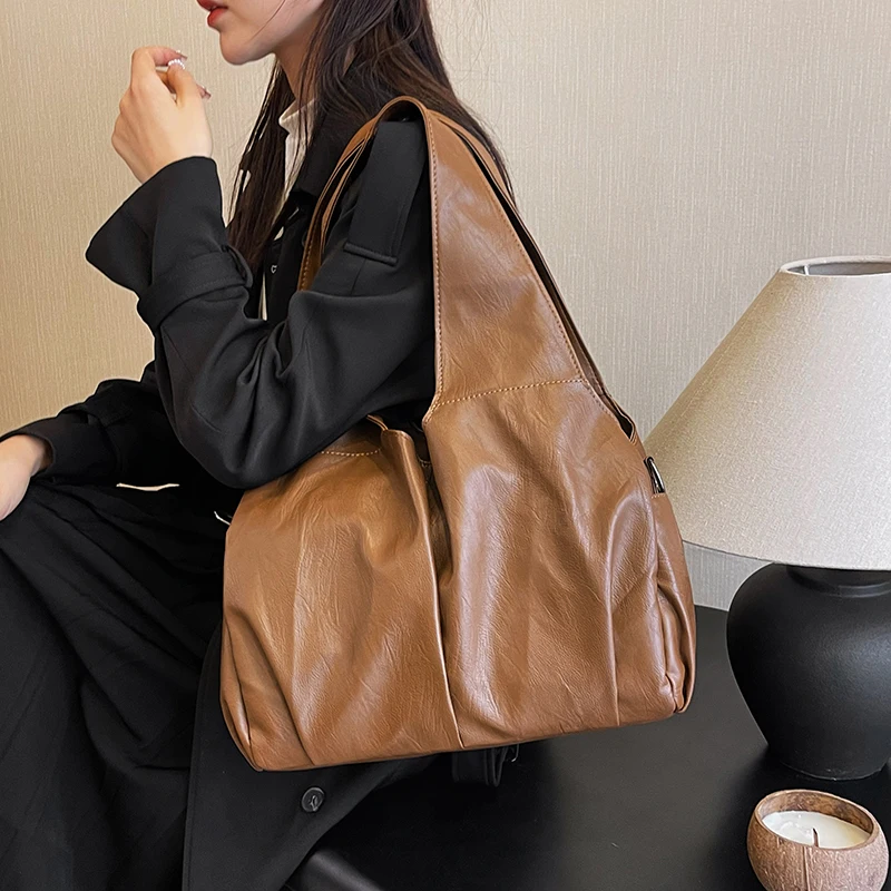 High Quality Leather Ladies Handbags Crossbody Shoulder Bags for Women Luxury Designer Large Capacity Female Messenger Bags Sac 
High Quality Leather Ladies Handbags Crossbody Shoulder Bags for Women Luxury Designer Large Capacity Female Messenger Bags Sac