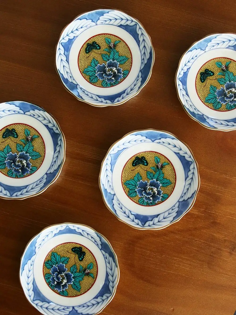 Authentic Japanese Imported Kutani Ware Yoshidaya Peony Small Condiment Dipping Side Dish Plate Ceramic Tableware
Authentic Japanese Imported Kutani Ware Yoshidaya Peony Small Condiment Dipping Side Dish Plate Ceramic Tableware