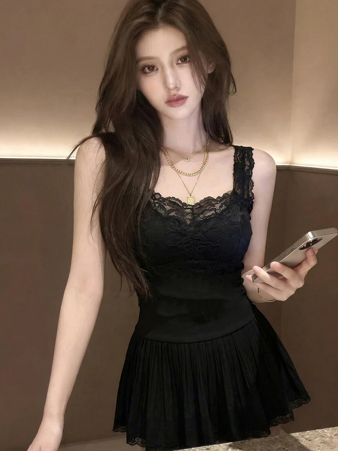 Fashionable Lace Trim Slim Fit Sleeveless Top Women's Summer Design Sensation Unique Exquisite Commute Style Korean Version
Fashionable Lace Trim Slim Fit Sleeveless Top Women's Summer Design Sensation Unique Exquisite Commute Style Korean Version