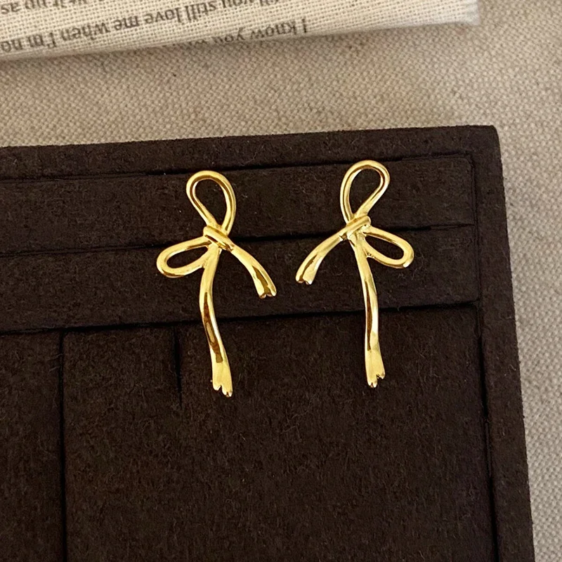 Real 925 Sterling Silver 18K Gold Hollow Bowknot Stud Earrings for Women Minimalist Cute Fine Jewelry Irregular Accessories
Real 925 Sterling Silver 18K Gold Hollow Bowknot Stud Earrings for Women Minimalist Cute Fine Jewelry Irregular Accessories