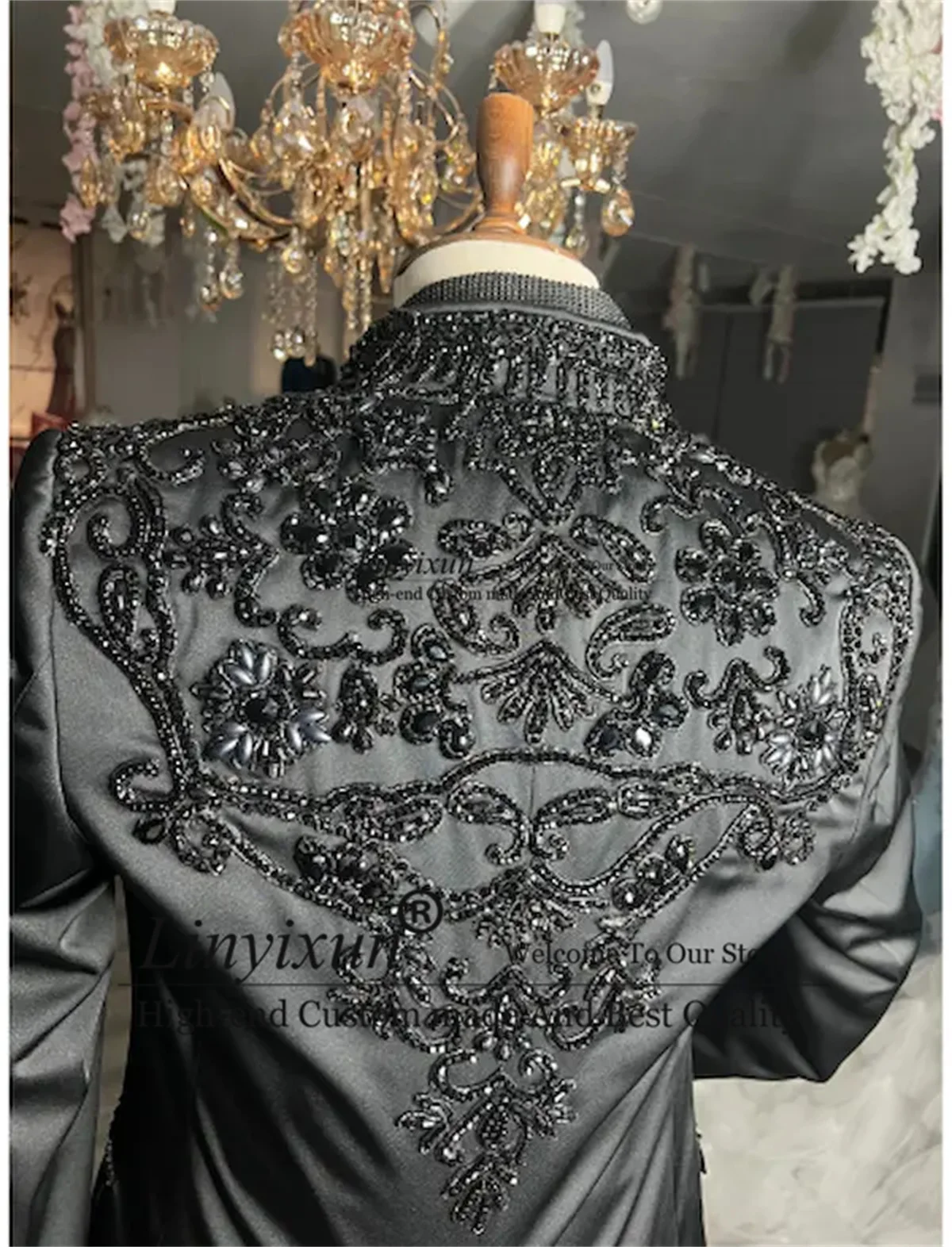 Fashion Jacquard Groom Tuxedo Stunning Beaded Rhinestone Men Suit 3 Pieces Sets Customized Italian Party Blazers ropa hombre
Fashion Jacquard Groom Tuxedo Stunning Beaded Rhinestone Men Suit 3 Pieces Sets Customized Italian Party Blazers ropa hombre