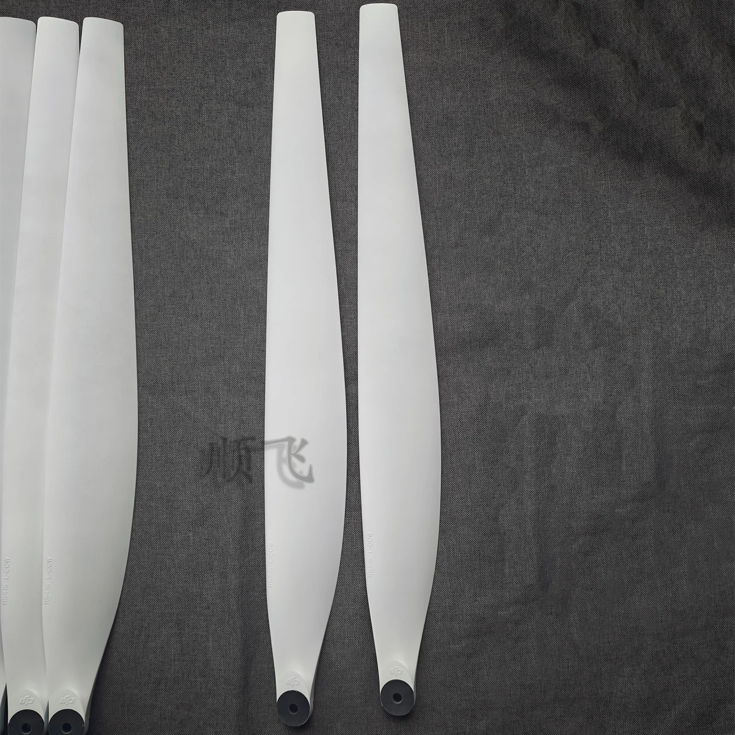 Agras T400 or T50 Original propellers blade, R5413 R5415 White drone propellers,T20P Original Propellers, DJI Original Propeller
Agras T400 or T50 Original propellers blade, R5413 R5415 White drone propellers,T20P Original Propellers, DJI Original Propeller