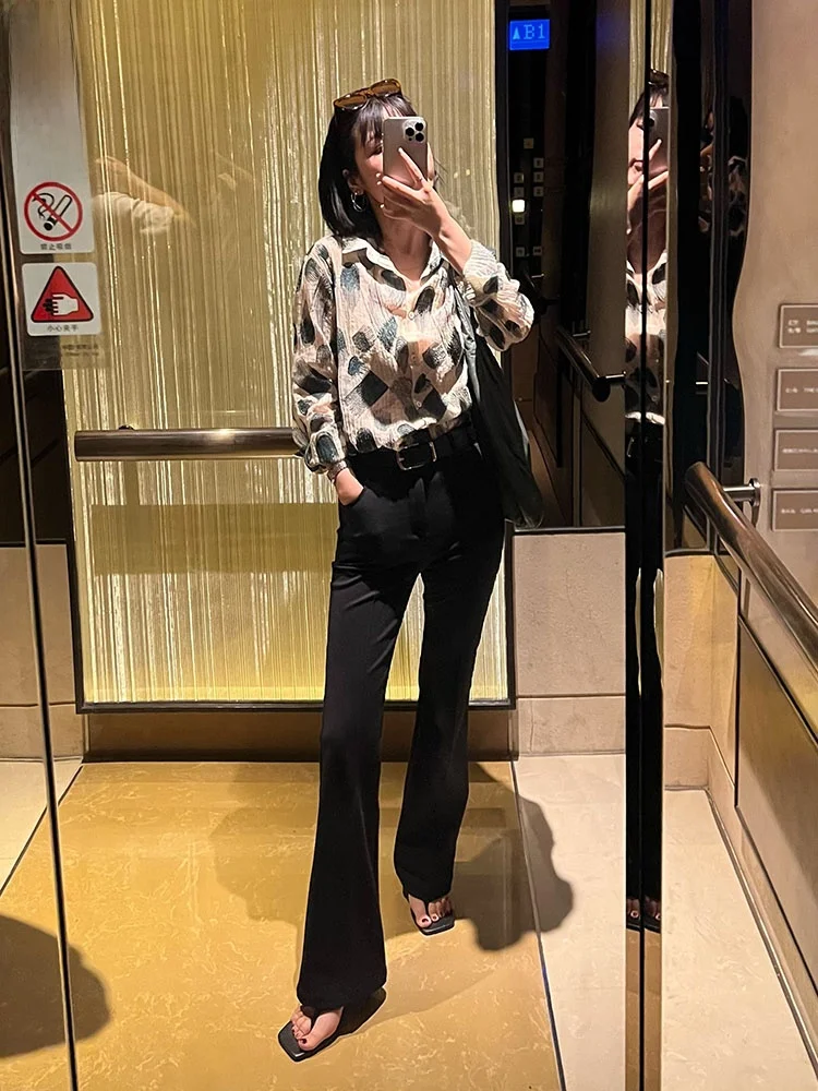 Black Slim Fit Bell Bottom Pants for Women Commute Style Elastic Waist Long Trousers Fashionable Casual Pants Autumn 2023
Black Slim Fit Bell Bottom Pants for Women Commute Style Elastic Waist Long Trousers Fashionable Casual Pants Autumn 2023