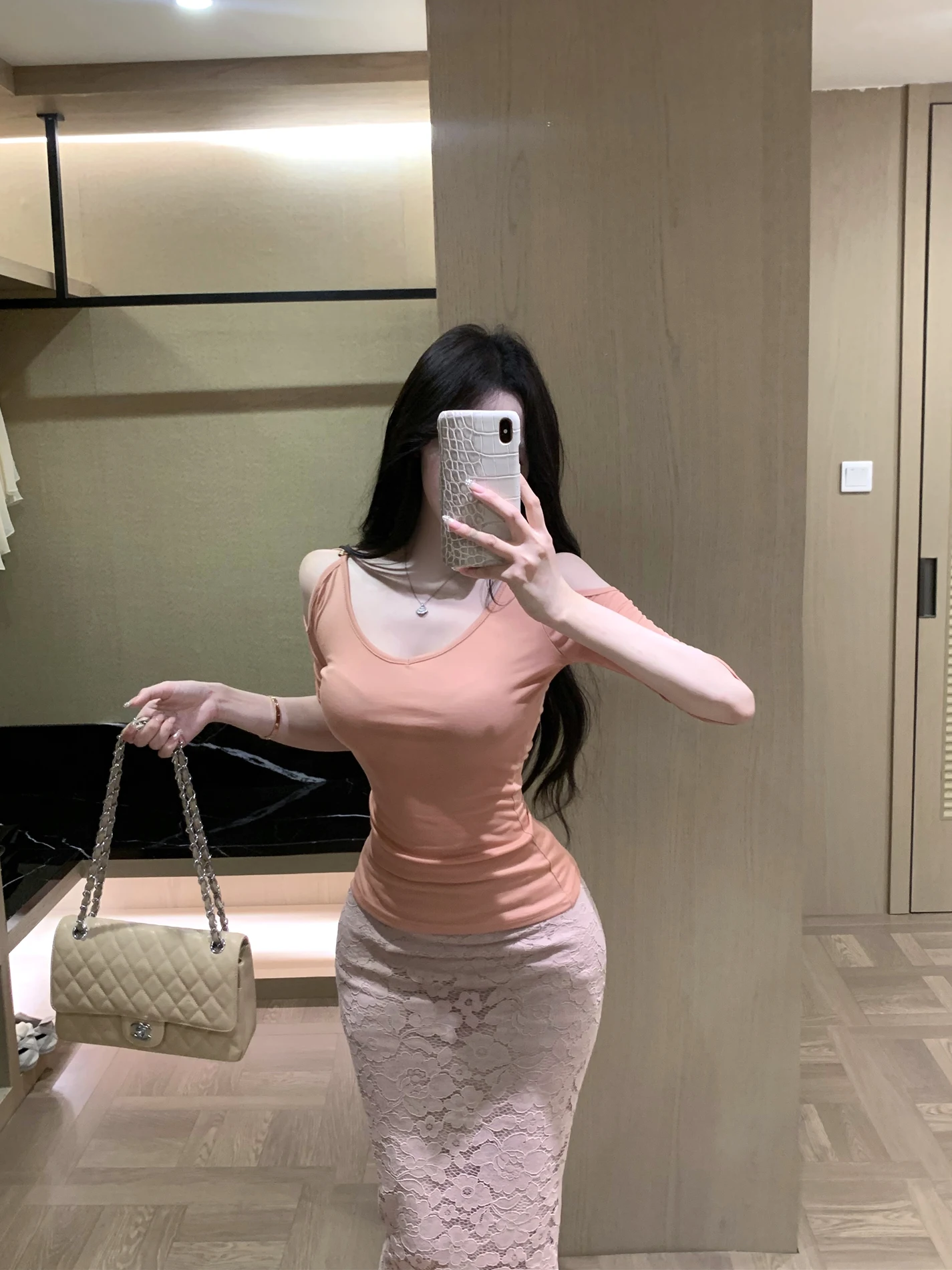 Fashionable Lace Trim Bodycon Top And Skirt Two Piece Set for Women Short Sleeve Tshirt Summer High Waist Tight Fit Outfit
Fashionable Lace Trim Bodycon Top And Skirt Two Piece Set for Women Short Sleeve Tshirt Summer High Waist Tight Fit Outfit
